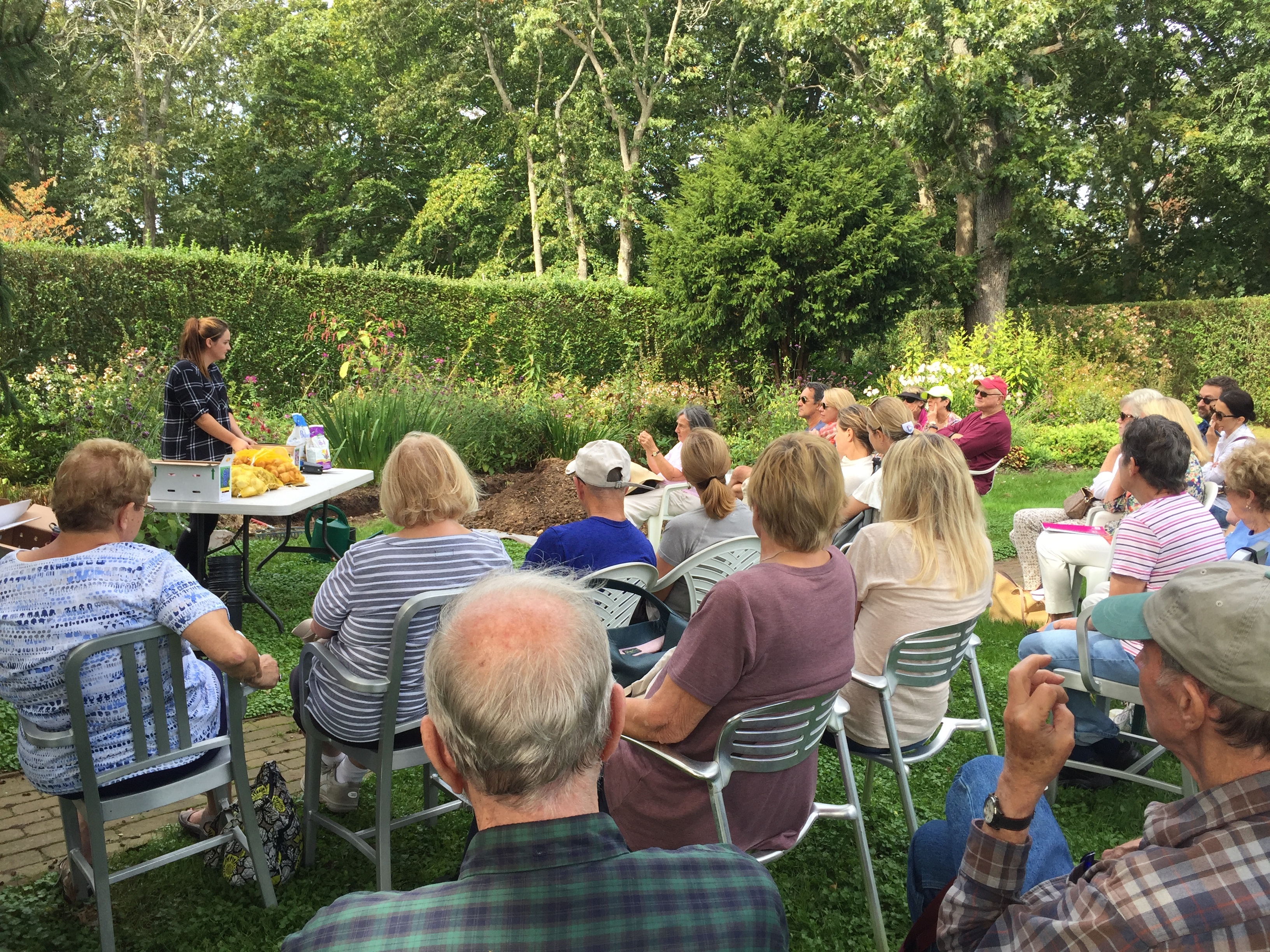 Planting bulbs talk with Summerhill Landscapes